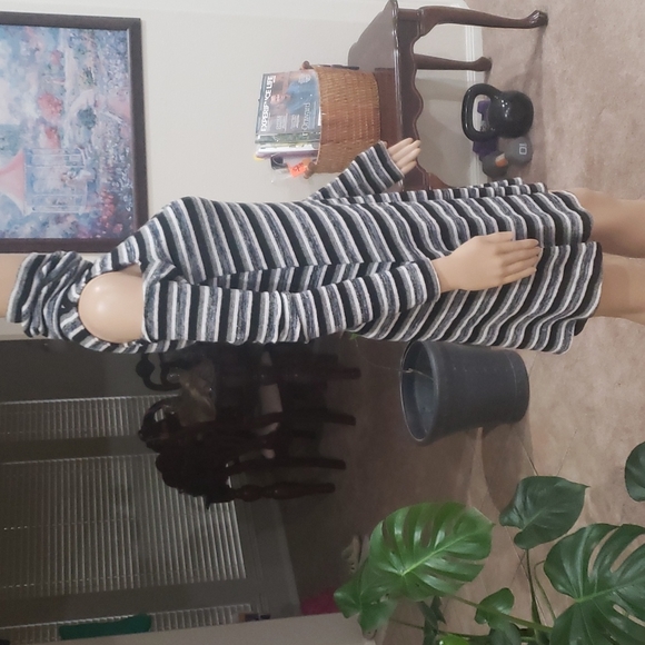 AE S soft & sexy  cold shoulder mini sweater dress white and navy striped - Picture 5 of 9